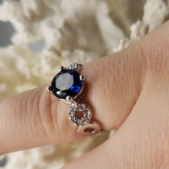 Blue Sapphire Ring - Picture 3 of 5